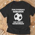 Zum Fußball Geboren Zur Schule Zwangsjungen [ Black T-Shirt Geschenke für alte Männer